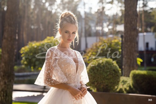 https://www.sposa-lia.com/images/stories/virtuemart/product/365       (2).jpg